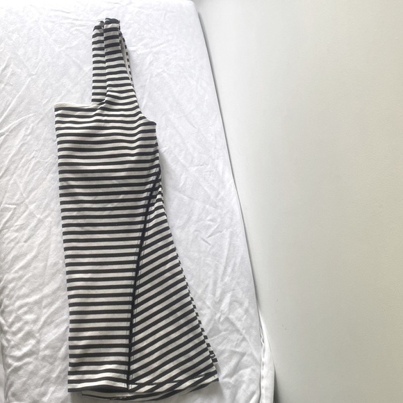 Lululemon Tank, Size 4 - Picture 4 of 4